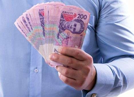 Fitch: продолжение политического кризиса приведет к обвалу гривни