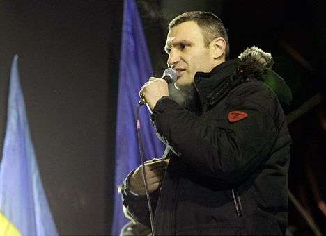 Янукович заложил России все стратегические объекты страны, - оппозиция