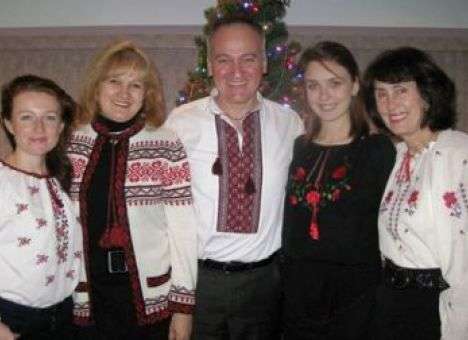 Украинцы за границей поддержали Евромайдан, придя на работу в вышиванках (ФОТО)