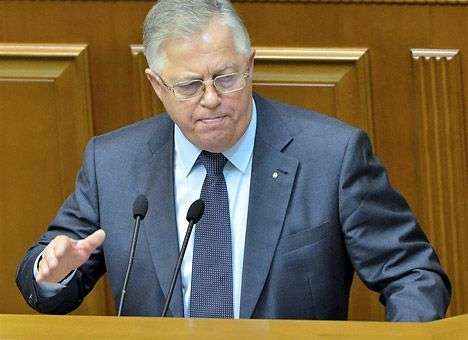 Коммунисты передумали отправлять в отставку Кабмин Азарова