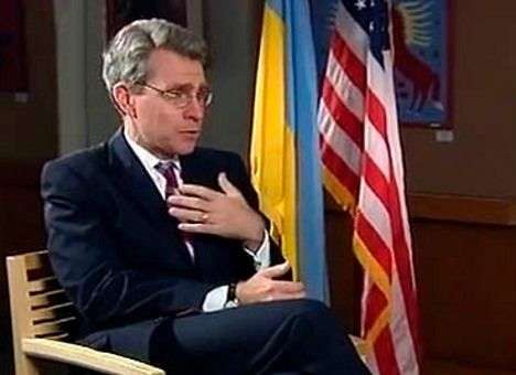 Посол США призвал власти показать народу московские соглашения