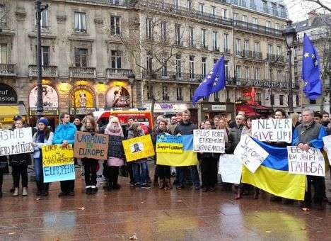 В Европе и США продолжают поддерживать Евромайдан (ФОТО)