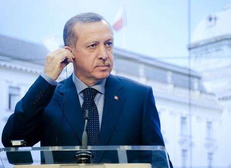 Премьер Турции пообещал «переломать руки» своим противникам