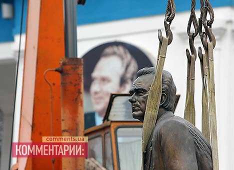 Памятник Лобановскому в Киеве перенесли (ФОТО)