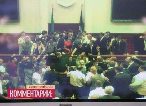 Нардепы прорвались на заседание Киевсовета, выломав дверь (ВИДЕО)
