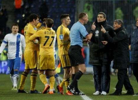 «Днепр» проведет матч без тренера, «Металлист» - без ведущего игрока