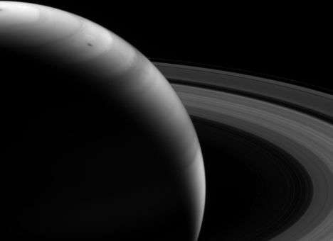 NASA опубликовало фото Сатурна в стиле импрессионизма