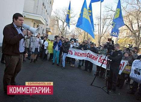 Из-за избиения журналистки активисты устроили пикет под МВД