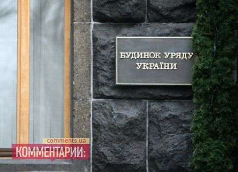 Кабмин заставили старыми елками и не запланировали торжеств