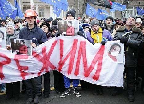 МВД установило подозреваемых в нападении на журналистку Черновол