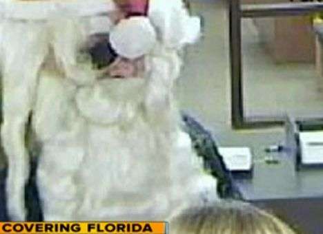 В США Санта-Клаус ограбил банк с помощью «подарка»