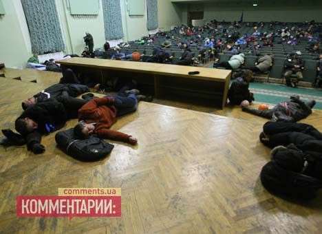 Митингующие намерены сидеть в Доме профсоюзов еще месяц