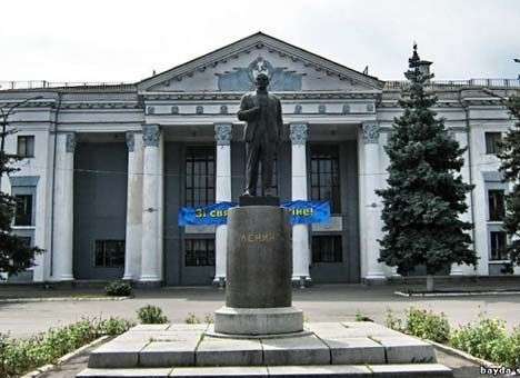 На Черкасчине повалили очередной памятник Ленину