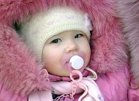 В Крыму подростки забросали 2-летнюю девочку петардами: ребенок в коме