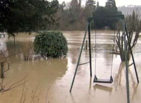 Западная Европа страдает от наводнений: осуществляется эвакуация людей (ФОТО)