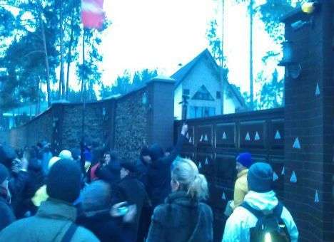 Активисты поехали с пикетом и к главе МВД (ФОТО)