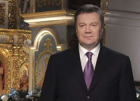 Президент призвал украинцев в Рождество искать путь к миру и любви