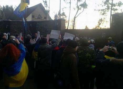 Пикетирование дома Захарченко потянуло на уголовное дело