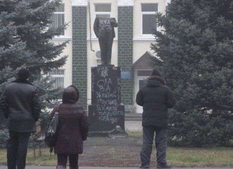 На Полтавщине отбили голову памятнику Ленину