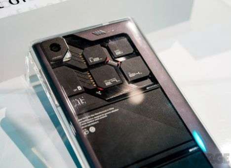 Представлен смартфон революционного модульного форм-фактора (ФОТО)