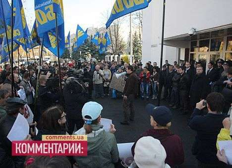 Майдановцы отправились пикетировать МВД