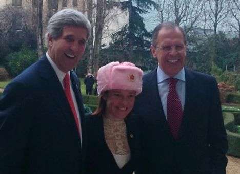 В ответ на картошку россияне подарили Госдепу США шапку-ушанку