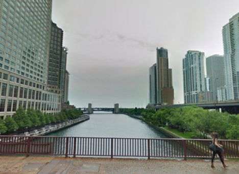 В США мужчина утонул, доставая телефон из реки