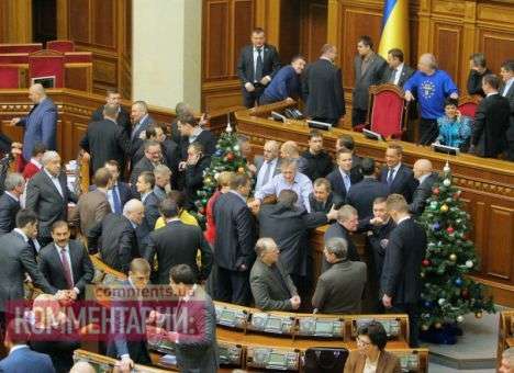 Оппозиция вновь заблокировала парламентскую трибуну