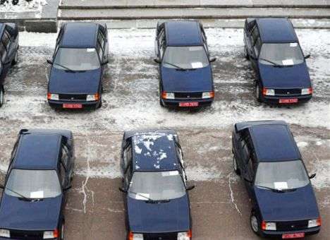 Азаров к 2020 году пересадит украинцев на отечественные авто