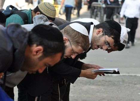 Нардеп хочет брать с хасидов по 100 у.е. за день пребывания в Умани