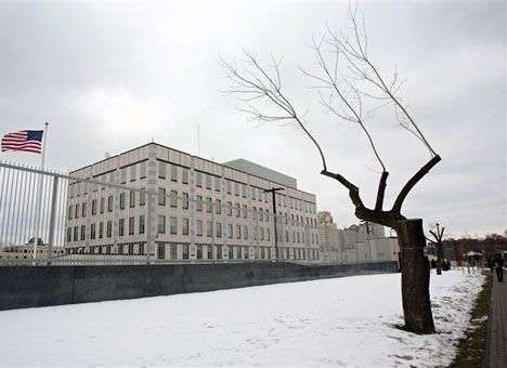 В Киеве под посольством США задержали активистов