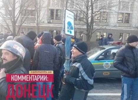 В Донецке прихожане храма не пускают Автомайдан к Януковичу (ФОТО)