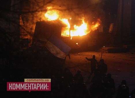 Возле стадиона «Динамо» появился водомет, пламя от автобуса достигает 10 м (ФОТО)