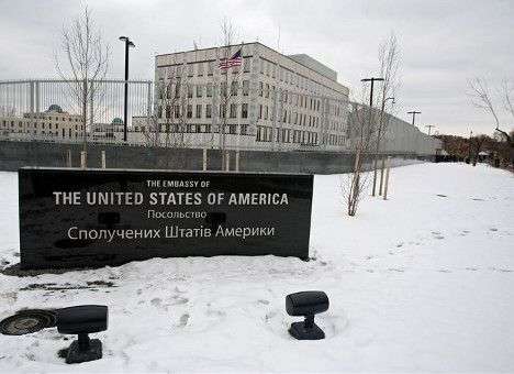 США вводит санкции из-за применения силы в Киеве