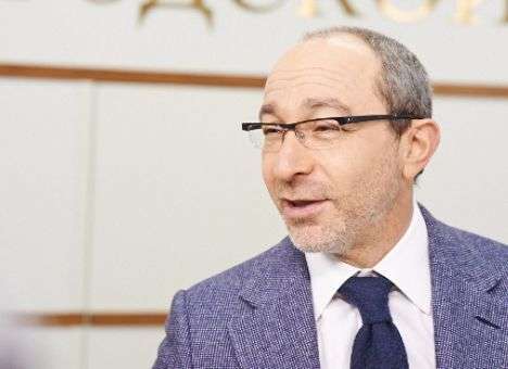 Кернес обвинил Евромайдан в уничтожении лавочек