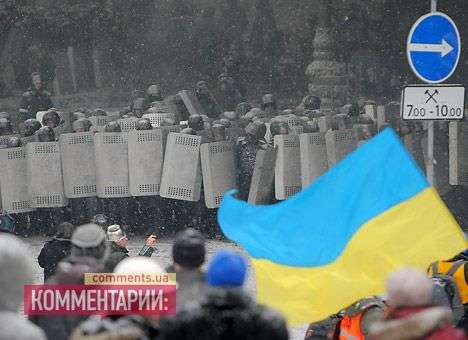 На Грушевского информируют протестующих, что их деятельность запрещена новыми законами