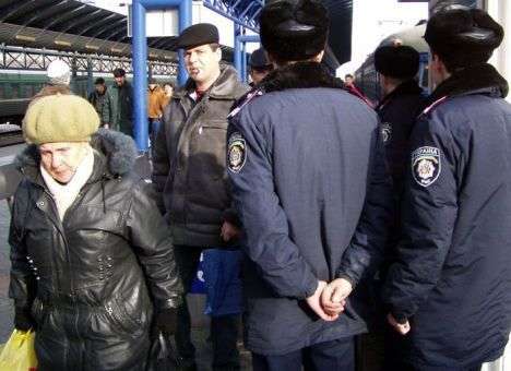 В Крыму задержали поезд, чтобы обыскать евромайдановцев, которые ехали в Киев