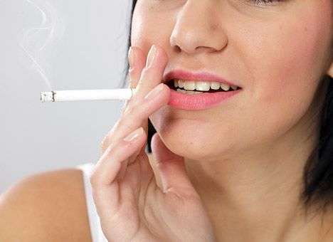 Из-за курения кожа быстро стареет