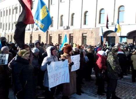 В Кировограде пикетчики требуют отставки областного руководства (ФОТО)