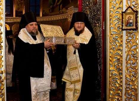 В Киево-Печерскую лавру прибыла реликвия с Афонской горы (ФОТО)