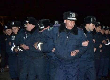 В Киев на Майдан срочно отправляют запорожских налоговиков