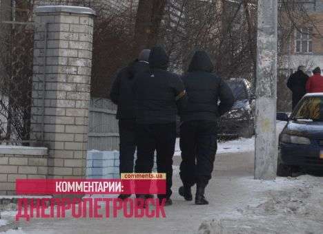 У «Днепр-Арены» «титушки» ногами и палками били митингующих (ВИДЕО)