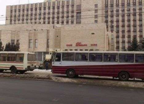 Для защиты Донецкой ОГА свезли шахтеров с госпредприятий (ФОТО)