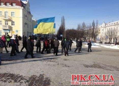 В Чернигове протестующие заняли здание областного совета (ФОТО)