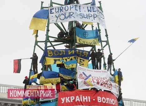 На каркасе елки на Майдане нашли труп мужчины (ФОТО)