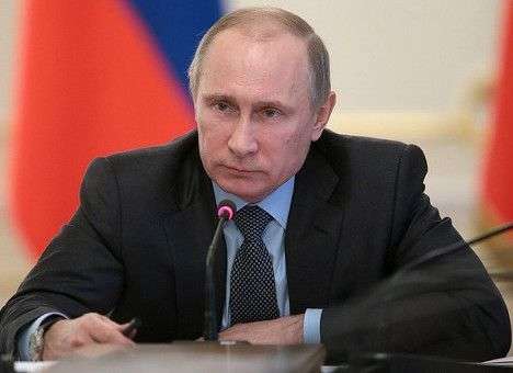 Путин обсудил Евромайдан с Меркель
