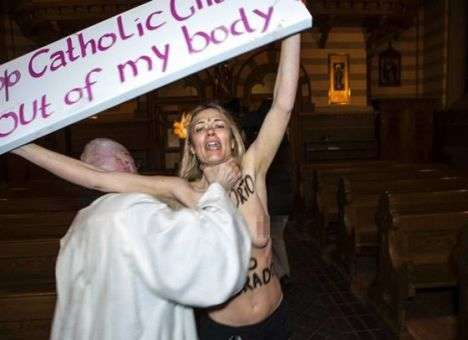 FEMEN атаковали католический собор в Швеции