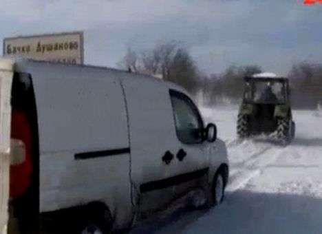 Сербию замело снегом. Сугробы достигли 5 метров (ВИДЕО)