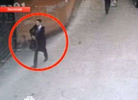 Опубликовано видео, как устроивший стрельбу ученик пронес в школу в Москве оружие (ВИДЕО)