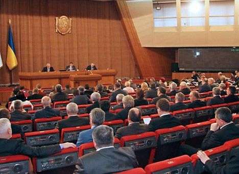Крымские депутаты решили изменить Конституцию и просят защиты России
